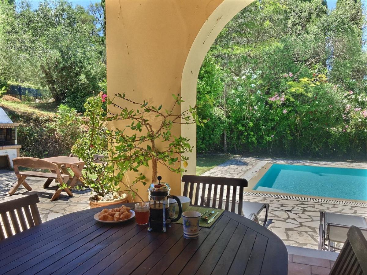 Gastouri Villa Pascalia With Heated Pool In October And Views Achílleion Buitenkant foto
