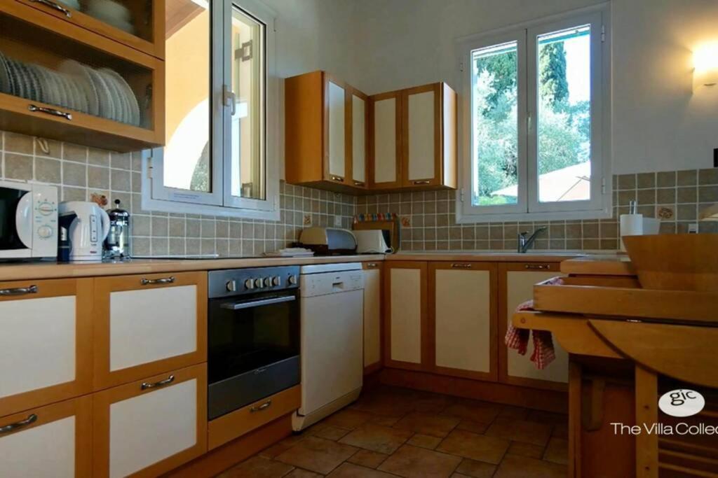 Gastouri Villa Pascalia With Heated Pool In October And Views Achílleion Buitenkant foto